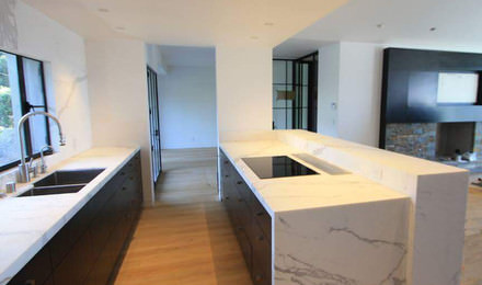 Image of Gallery Item 70b