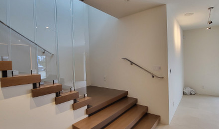 Image of Gallery Item 208b